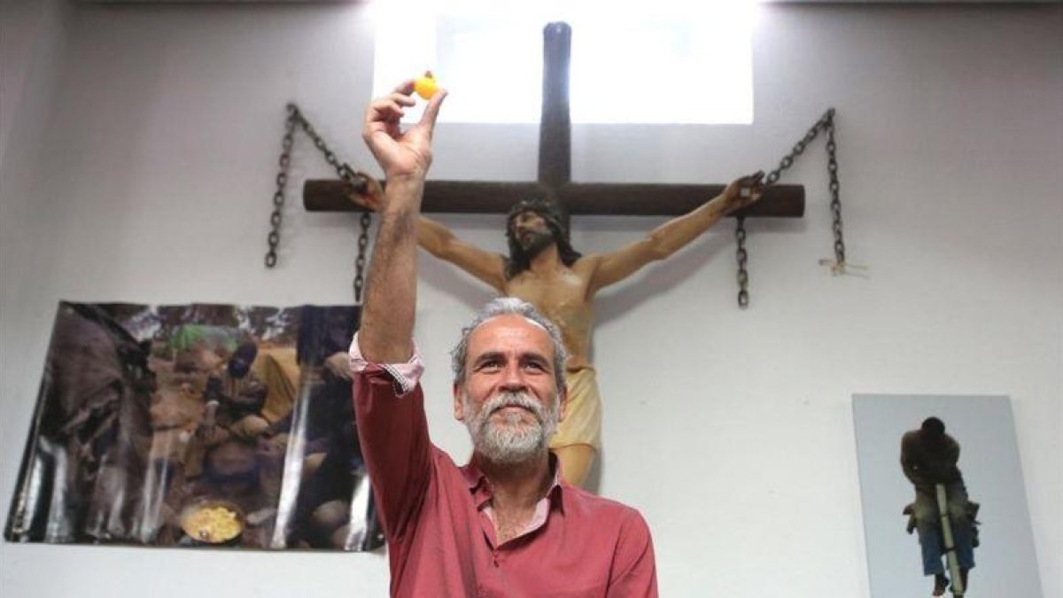 Willy Toledo, el martes 22 de mayo, en la parroquia san Carlos Borromeo de Vallecas.