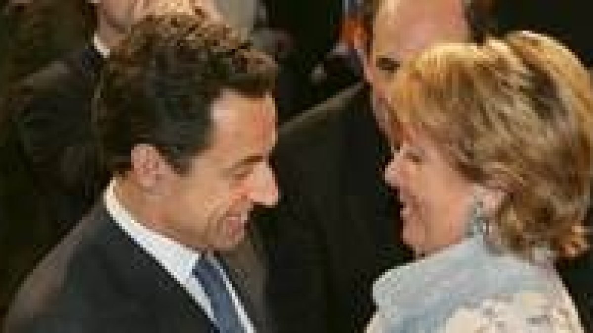 Nicolas Sarkozy junto a Esperanza Aguirre
