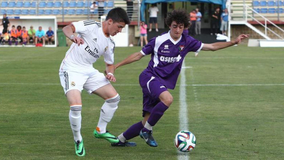 La selección de León se adelantó en el marcador y puso en serios aprietos al Real Madrid.