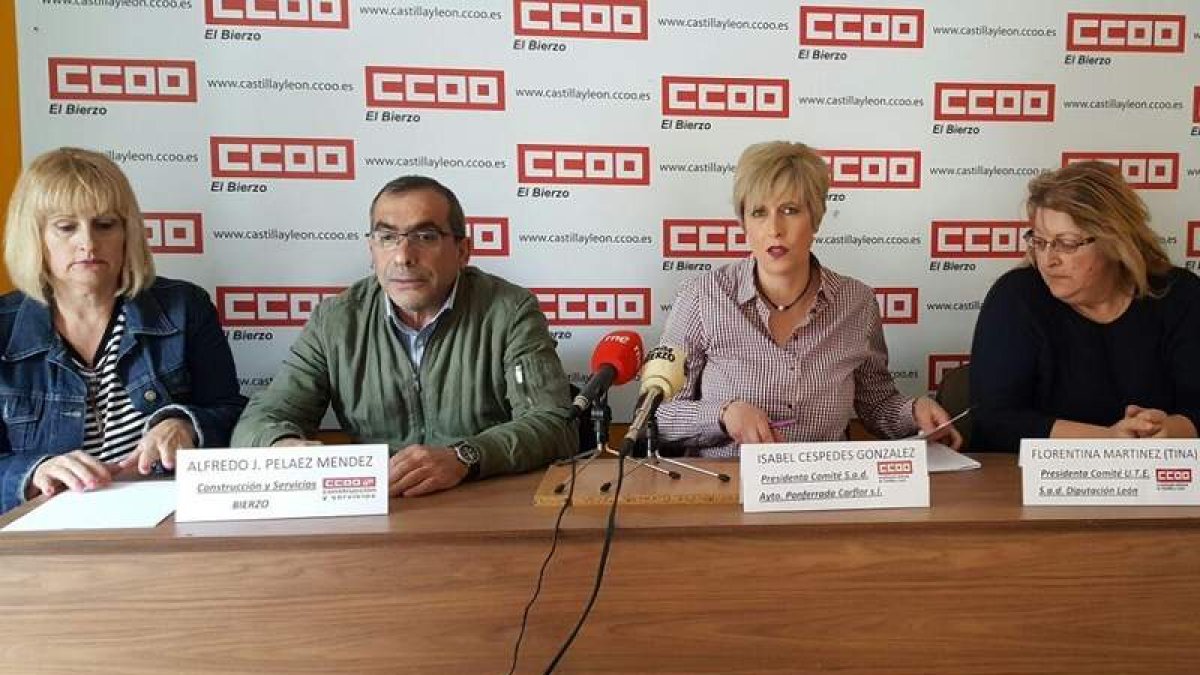 Los representantes sindicales de CC OO, ayer en la sede de Ponferrada. DL