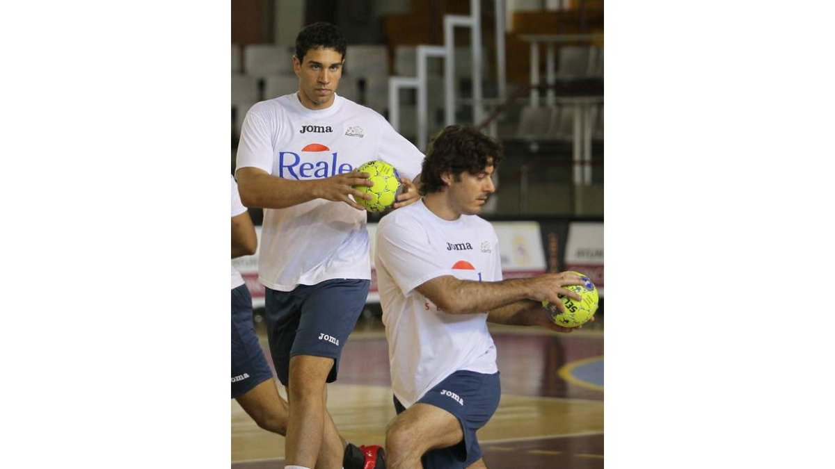 Iñaki Malumbres durante un entrenamiento con el Ademar.