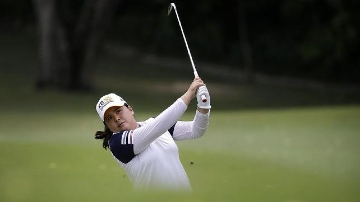 La golfista surcoreana Park In-bee, en acción en Singapur.