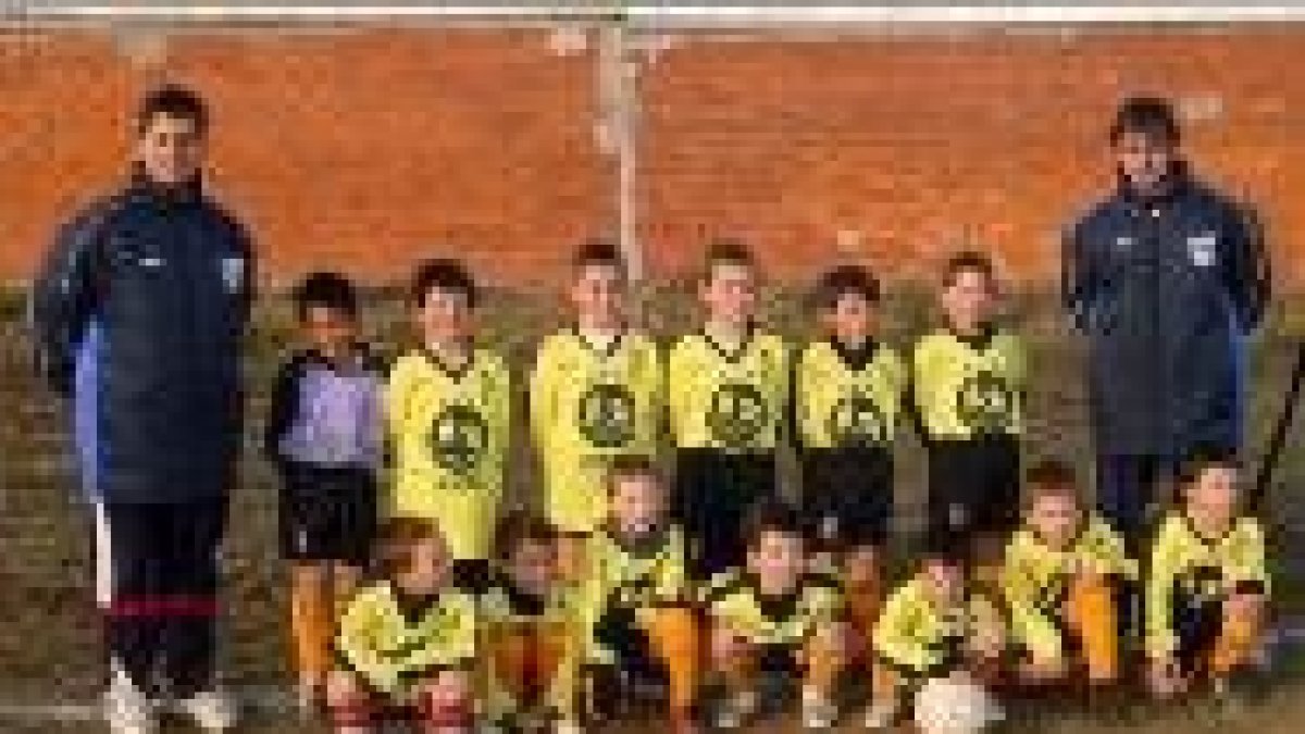 Formación del equipo del Loyola B que milita en la categoría prebenjamín