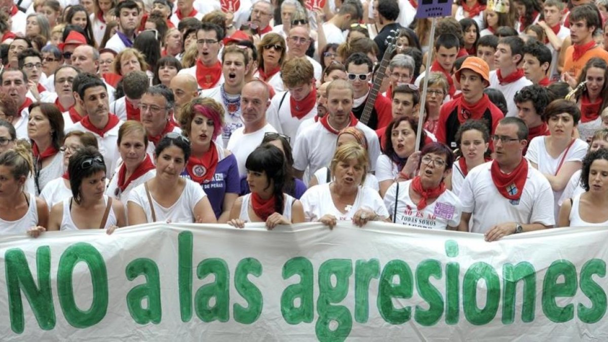 Protesta en Pamplona tras la violación colectiva a una joven durante los sanfermines de la que se acusa a los miembros de 'La manada'.