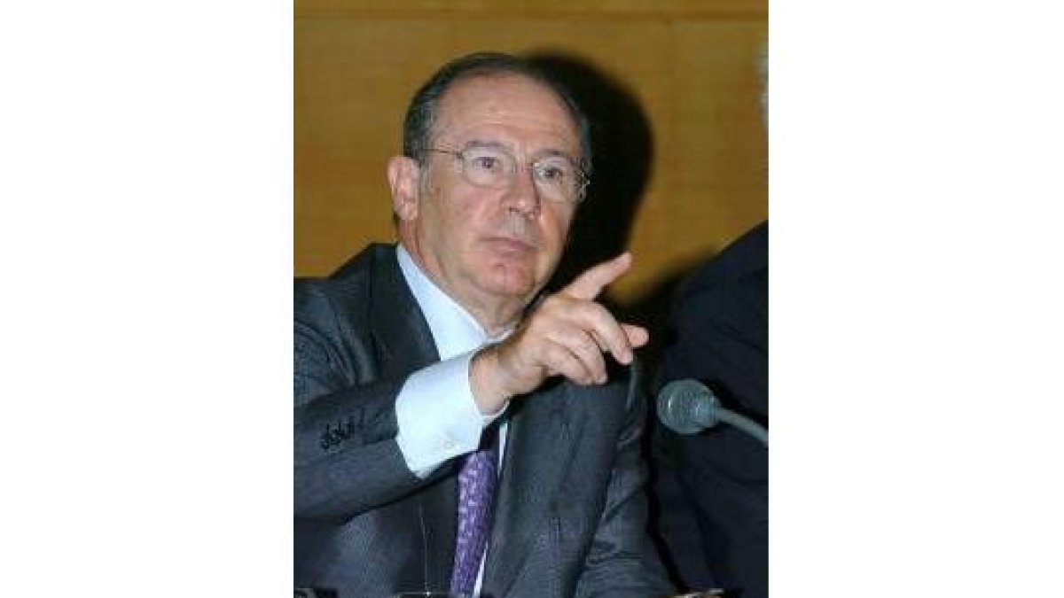 Rodrigo Rato, nuevo director del FMI, durante la rueda de prensa