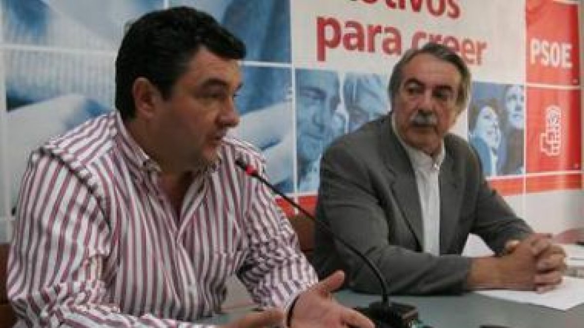 José Luis Ramón y Antonio Canedo, en una imagen de archivo, en un acto del PSOE.