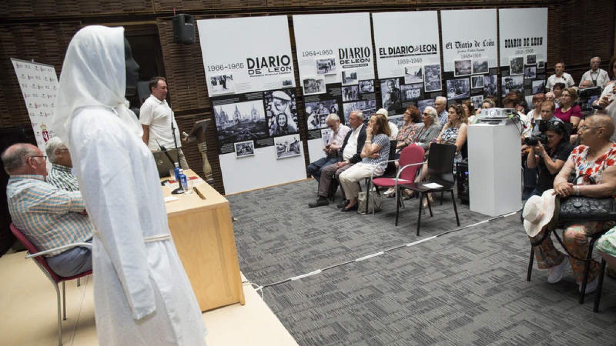 La conferencia tuvo lugar ayer en la primera planta del museo etnográfico. F. OTERO PERANDONES