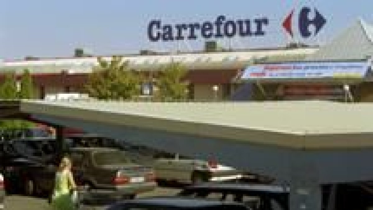 En la fotografía, el centro comercial que el grupo Carrefour explota en la ciudad de León