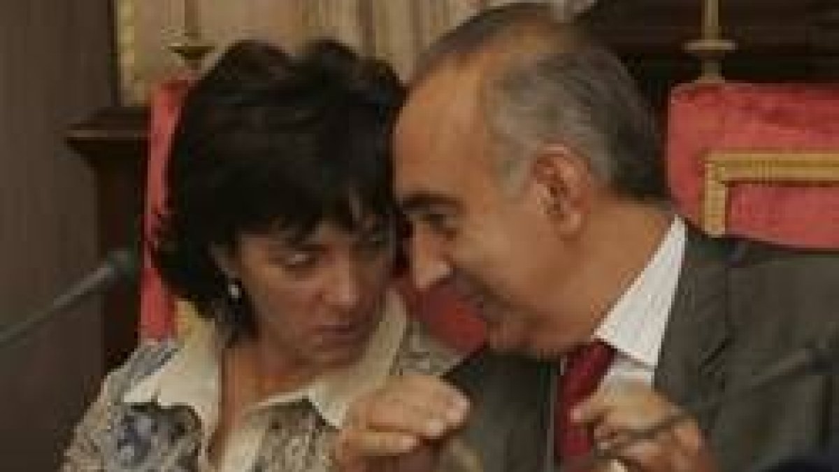 Covadonga Soto y José María Rodríguez de Francisco encabezan el nuevo partido de corte leonesista