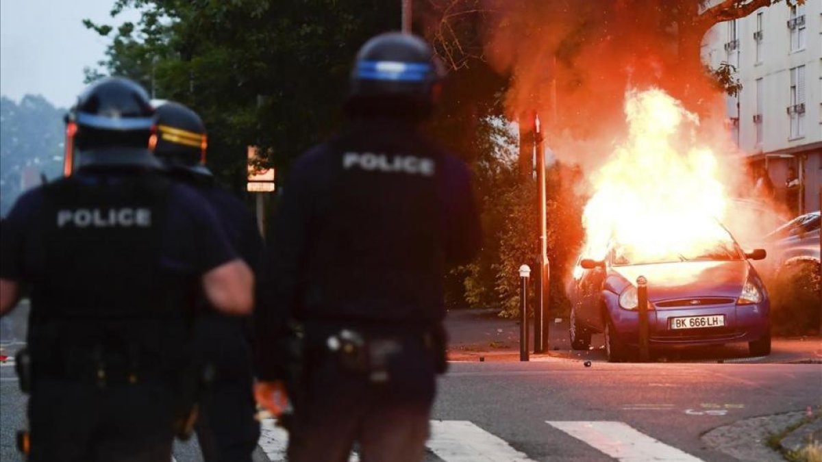 Un coche arde en Nantes