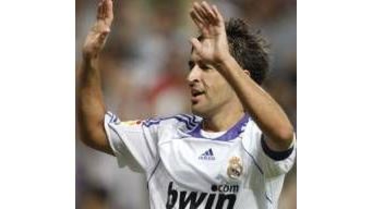 El capitán del Real Madrid Raúl es el estandarte del equipo blanco en la Liga de Campeones