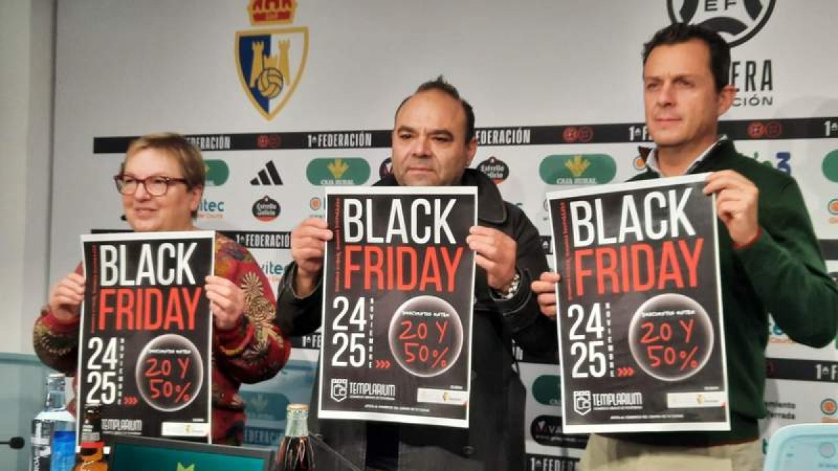 Felipe Álvarez, en el centro, protagonizó la presentación del Black Friday. L. DE LA MATA