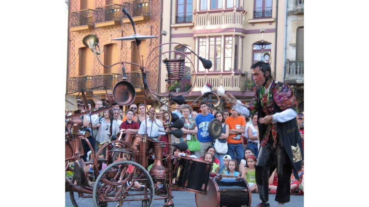 El festival tendrá lugar mañana desde las 19.30 horas en la Plaza Obispo Alcolea.