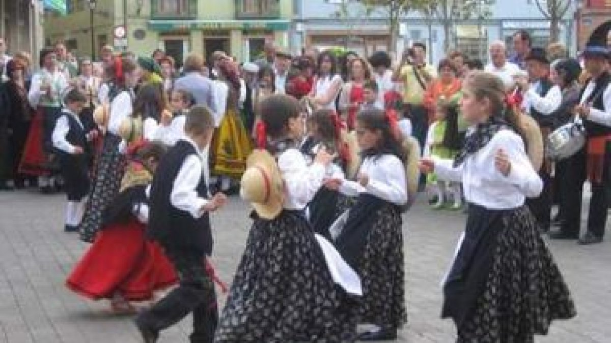 El grupo de Danzas Coyanza, el domingo en la Plaza Mayor