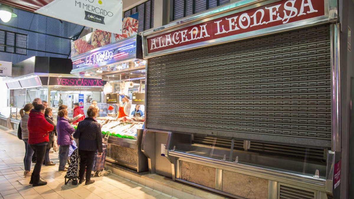 Espacio de venta en el mercado del Conde Luna, el pasado sábado. F. OTERO PERANDONES