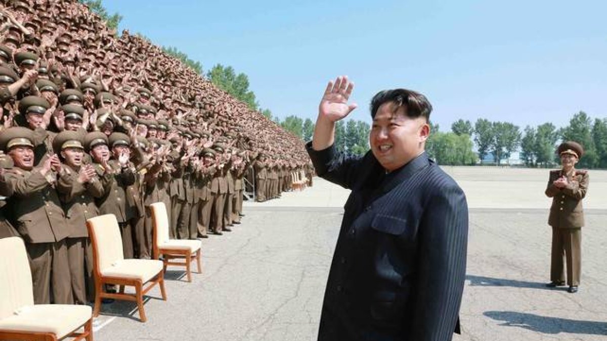 El líder de Corea del Norte, Kim Jong Un, este jueves durante una sesión de fotos.