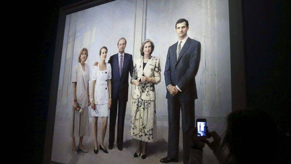 El cuadro 'La Familia de Juan Carlos I', de Antonio López, que Patrimonio Nacional ha presentado hoy