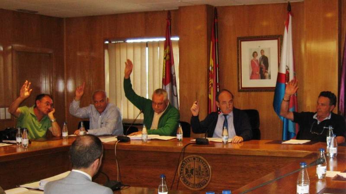 El grupo popular en el Ayuntamiento de Bembibre, en una imagen de archivo.