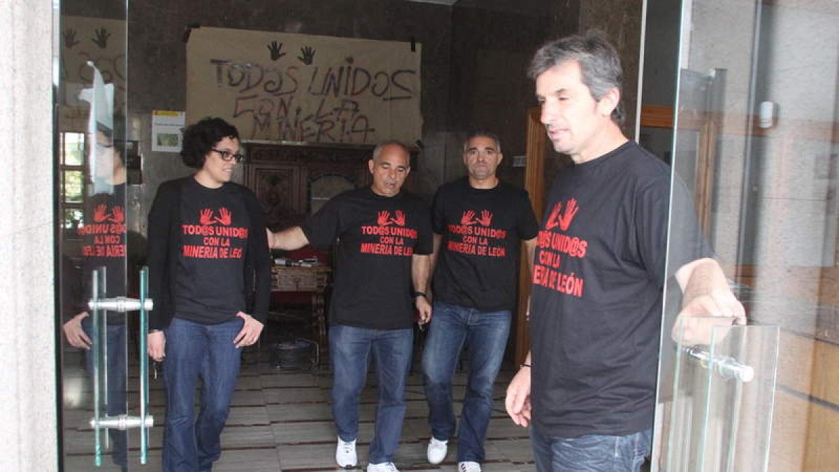 Folla, Monasterio, Fernández y Santín, en Fabero.