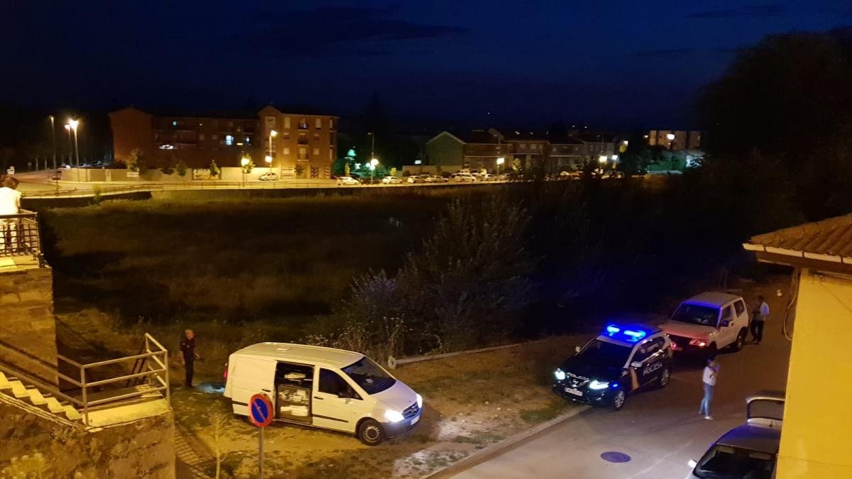 Un momento de la búsqueda del desaparecido anoche en Astorga