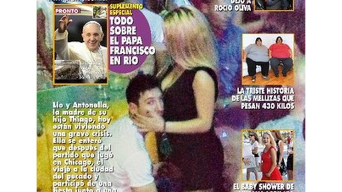 Portada de la revista argentina 'Pronto' donde aparece Messi junto a una 'stripper'.
