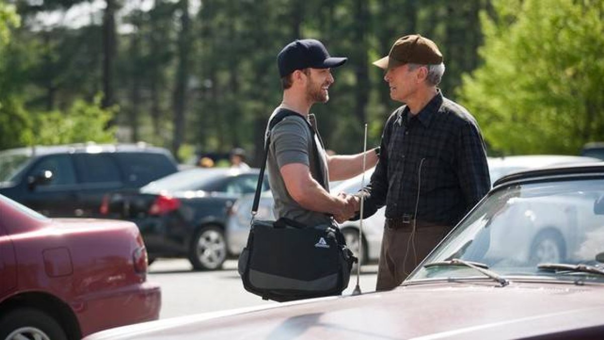 Justin Timberlake y Clint Eastwood, en 'Golpe de efecto'.