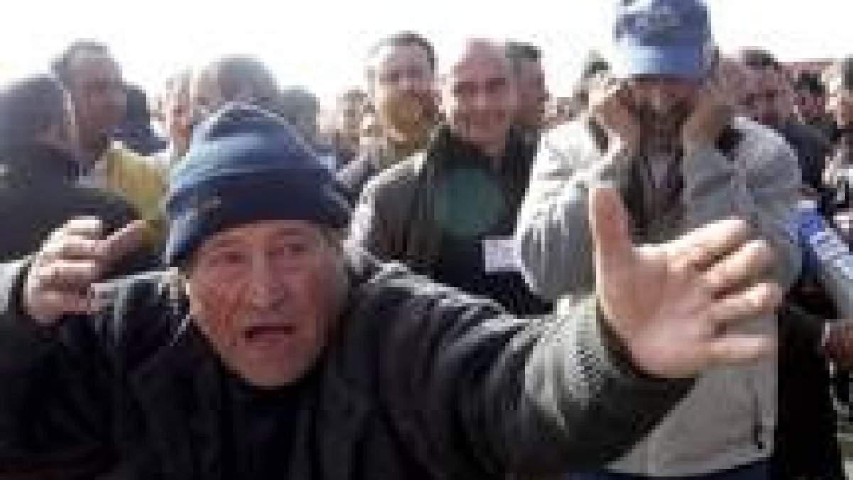 Un manifestante muestra su enfado durante la movilización celebrada ayer en la provincia zamorana