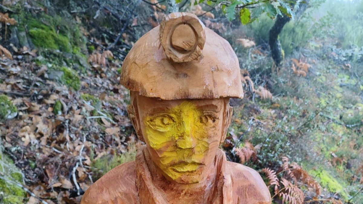 La cara del minero ha sido rociada con pintura amarilla. DL