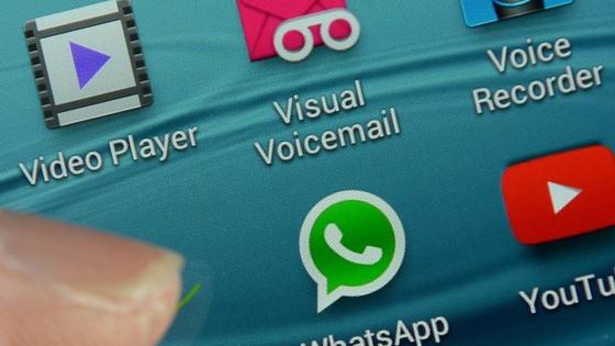 El logotipo de Whatsapp en un teléfono móvil.