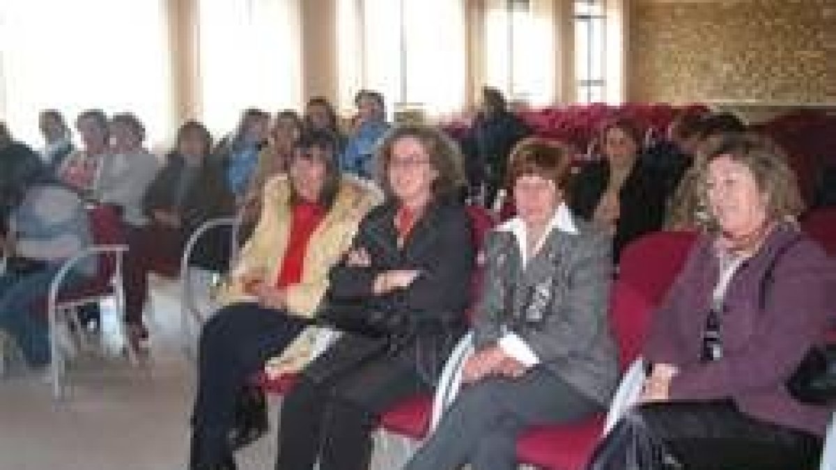 El edificio de usos múltiples del ayuntamiento acogió a la asociación de mujeres de  Boñar