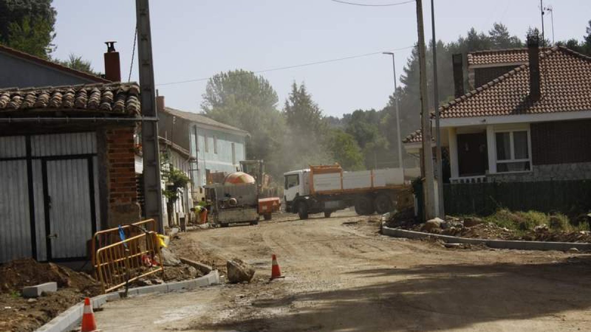 Las obras se han iniciado en la calle Valdaña en Sorriba. CAMPOS