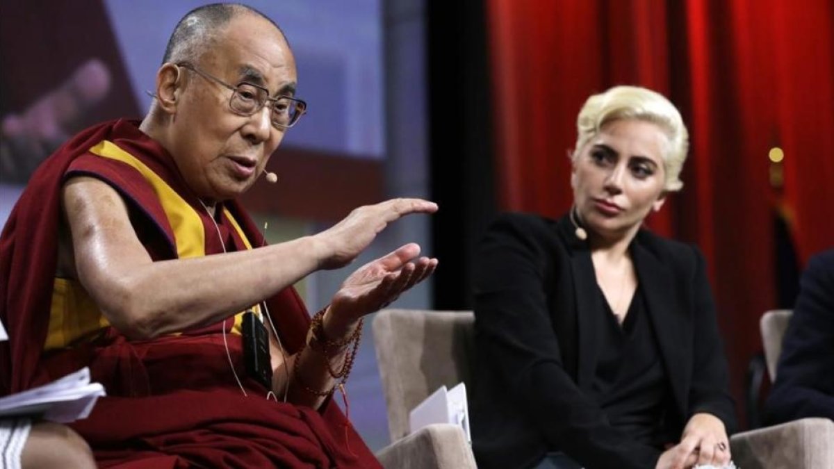 Lady Gaga se ha reunido con el Dalai Lama, con motivo de la Conferencia de Alcaldes en Indianápolis (Estados Unidos).