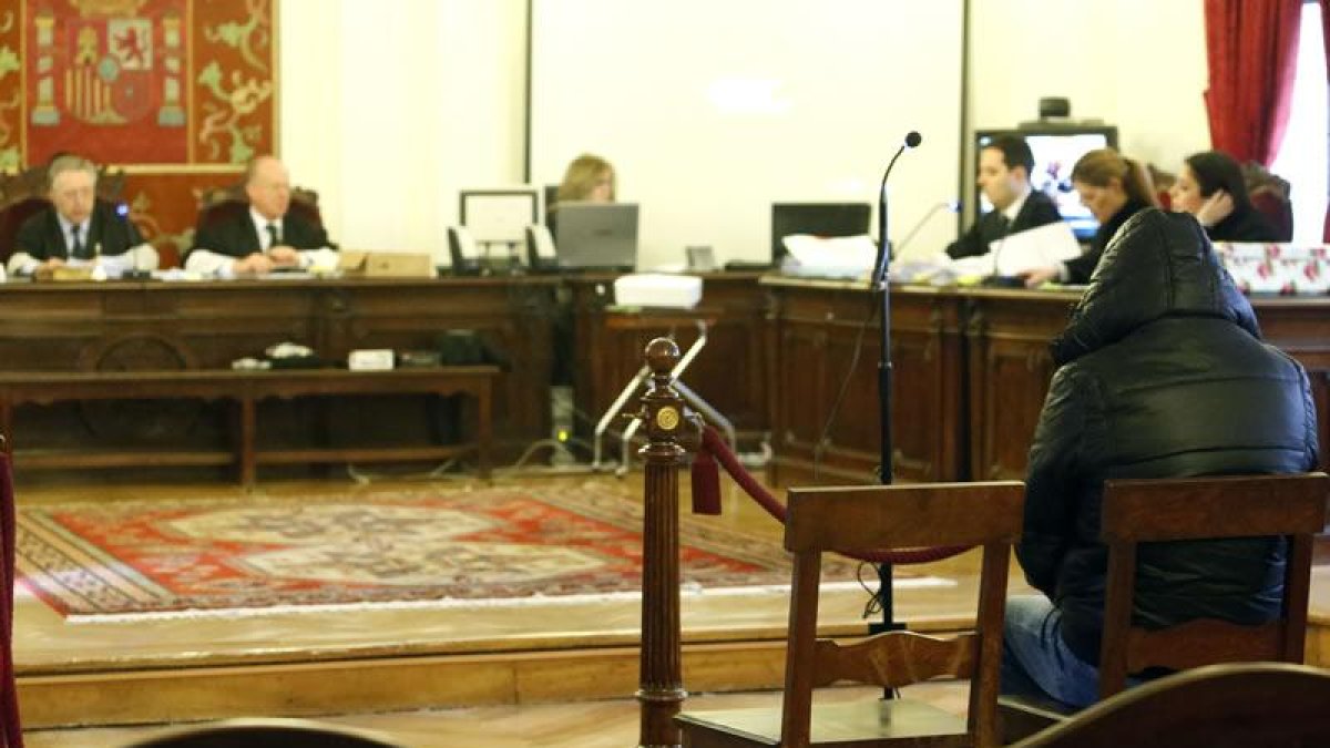 El acusado,R.P.F. durante el juicio que se celebra en la Audiencia Provincial.