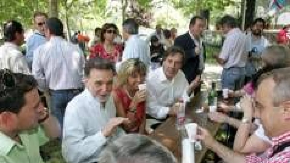 La Fiesta de la Comarca contó con la presencia de numerosos cargos políticos del PSOE
