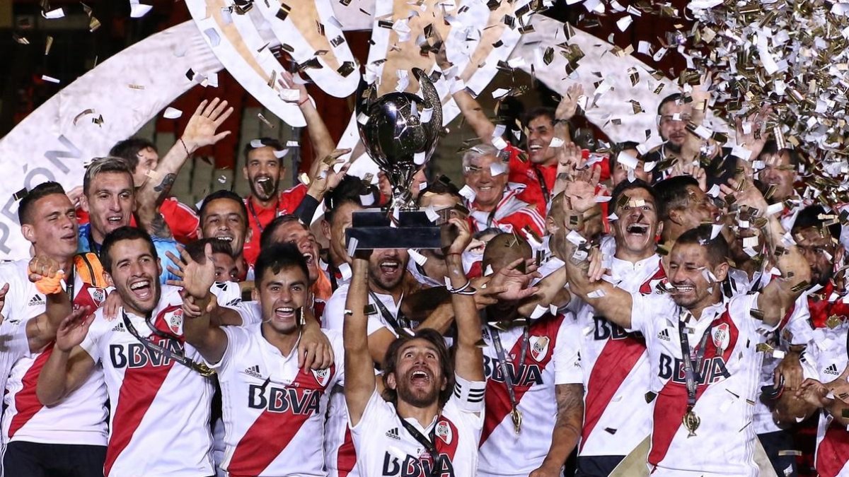 Los jugadores de River celebran un título.