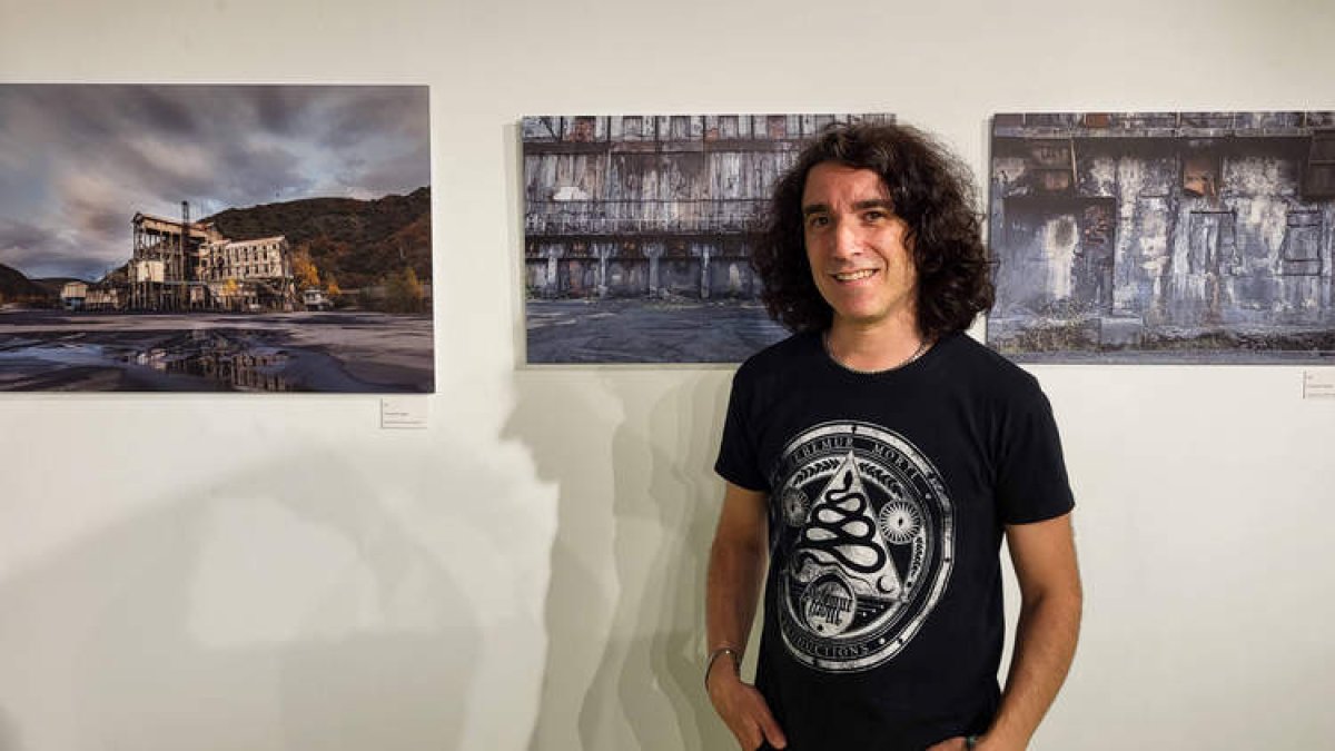 El fotógrafo ponferradino, afincado en Madrid, expone en Móstoles una colección fotográfica titulada ‘Huella y sombra’. DL