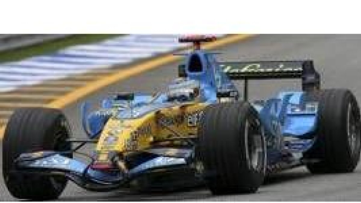 Alonso durante los entrenamientos libres en el autódromo de Interlagos