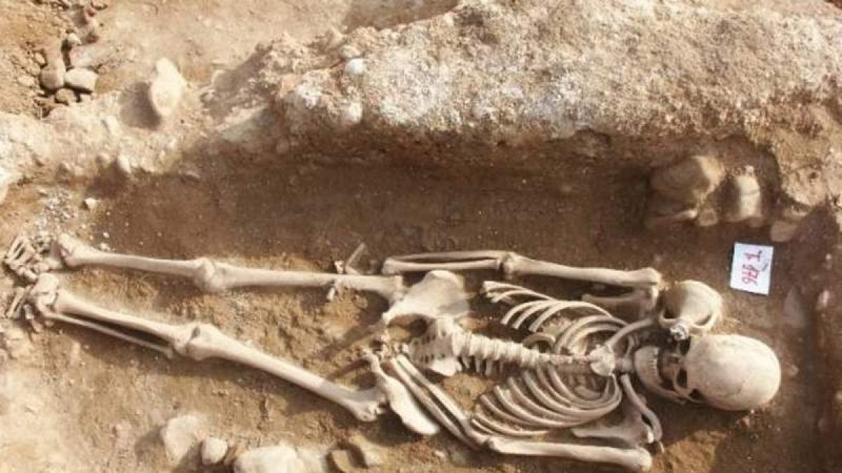 Un esqueleto con ajuar encontrado en la excavaciones de Marialba