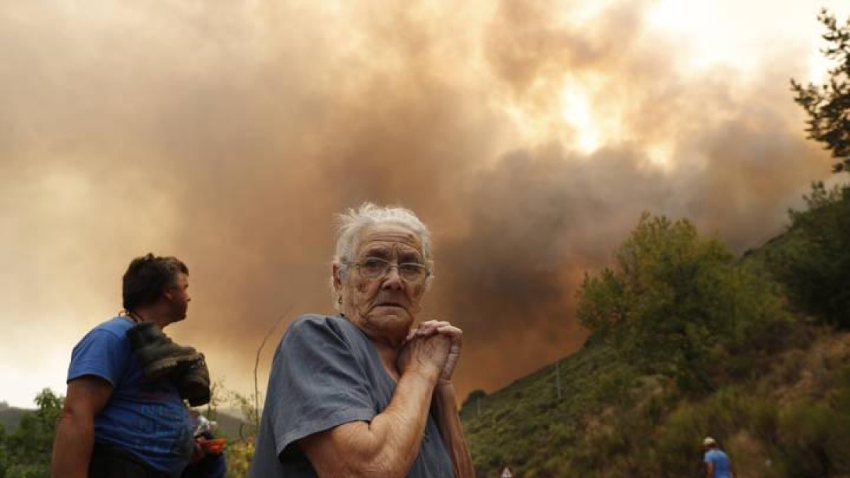Con esta imagen del incendio de La Cabrera, Jesús F. Salvadores se adjudicó el premio Mingote de Fotpgrafía que concede el ABC