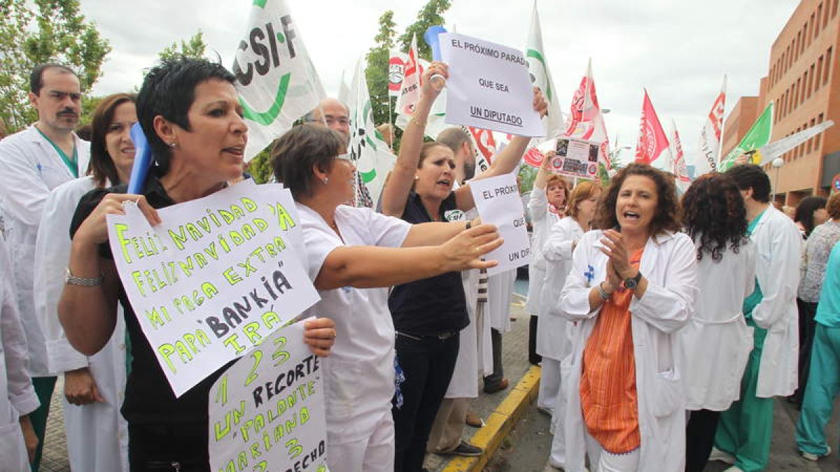Imagen de la última protesta de los trabajadores del hospital a las puertas del centro.