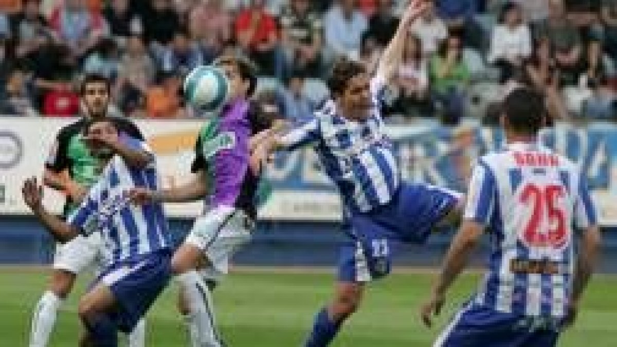 Cifuentes y Dani Borreguero fueron los dos mejores jugadores de la Deportiva ayer ante el Málaga CF