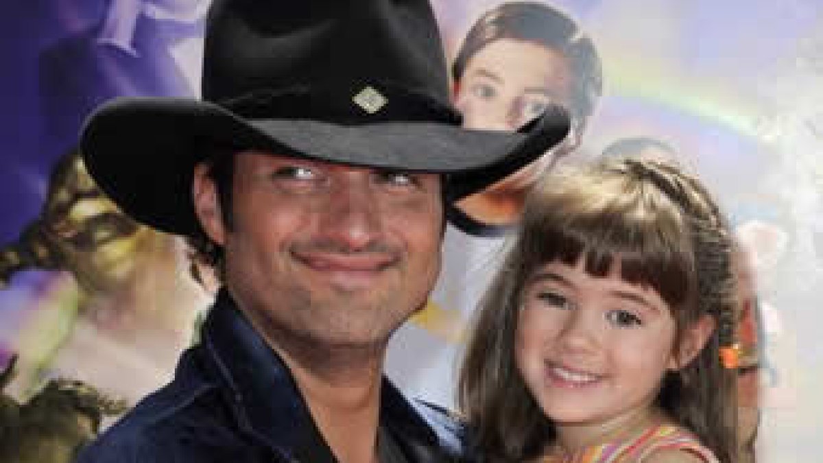 Robert Rodríguez, con su hija, en la presentación de la película.