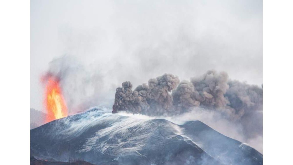 Imagen del volcán de Cumbre Vieja. MIGUEL CALERO