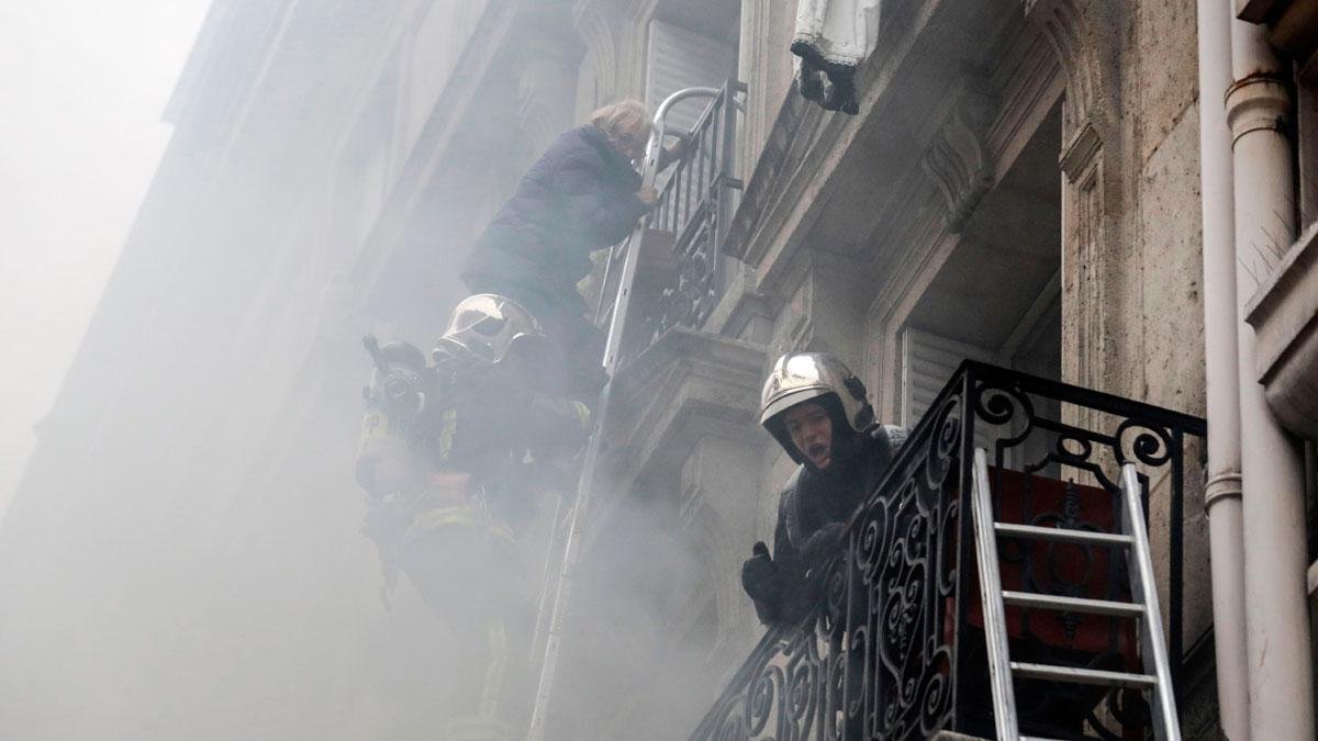 Hay al menos 20 heridos por la explosión, entre ellos tres bomberos.