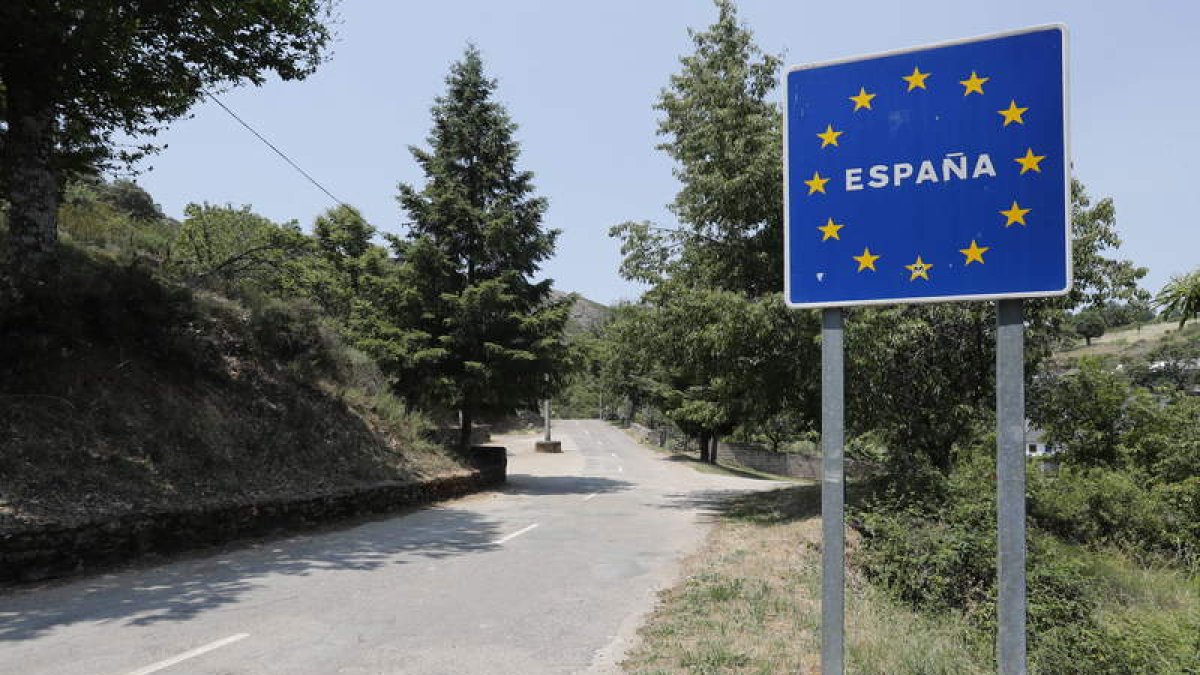 Límite fronterizo entre España y Portugal, por donde transitaría la autovía León-Braganza. ARCHIVO