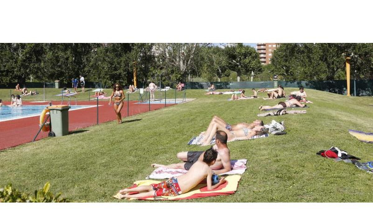 El Ayuntamiento tiene la titularidad de las piscinas de verano de Sáenz de Miera, La Palomera y el Hispánico. MARCIANO