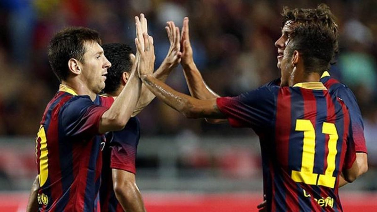 Messi, Neymar, Sergi Roberto y Pedro celebran uno de los goles marcados contra Tailandia.