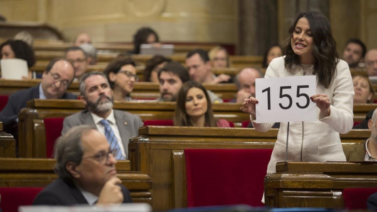 Inés Arrimadas amenaza con el 155 a Quim Torra en la sesión de control del Parlament.