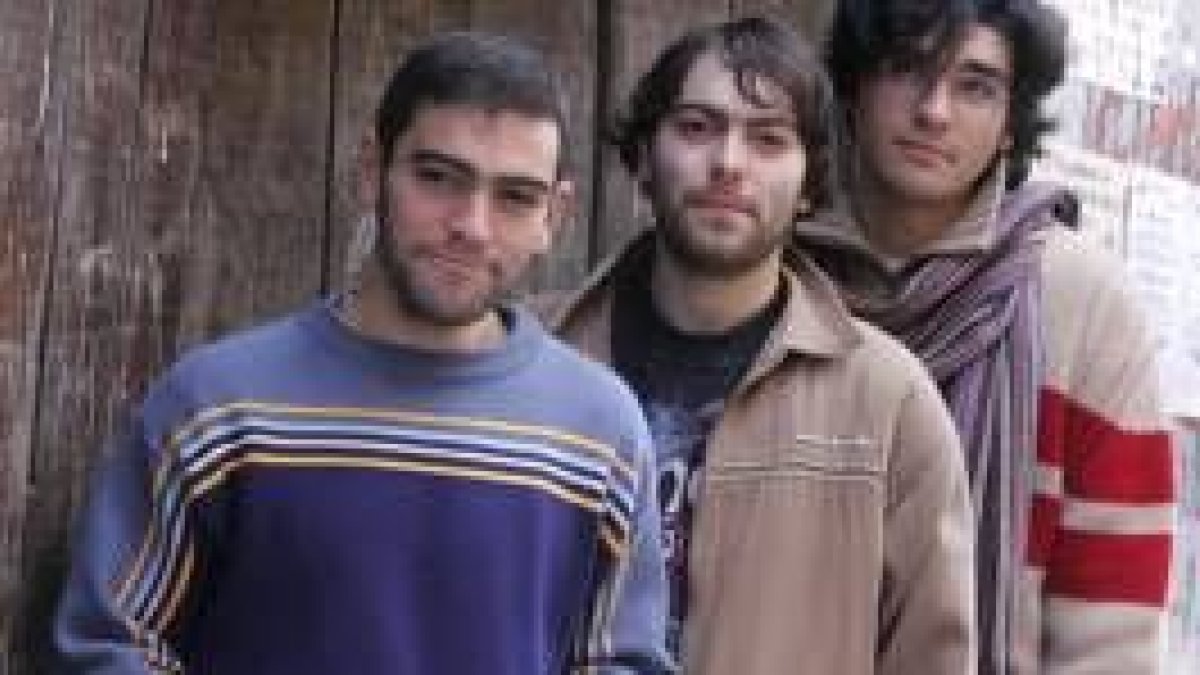 Roberto Suárez, Rodrigo Martínez y Luis Nicolás también colaboran activamente con otros grupos