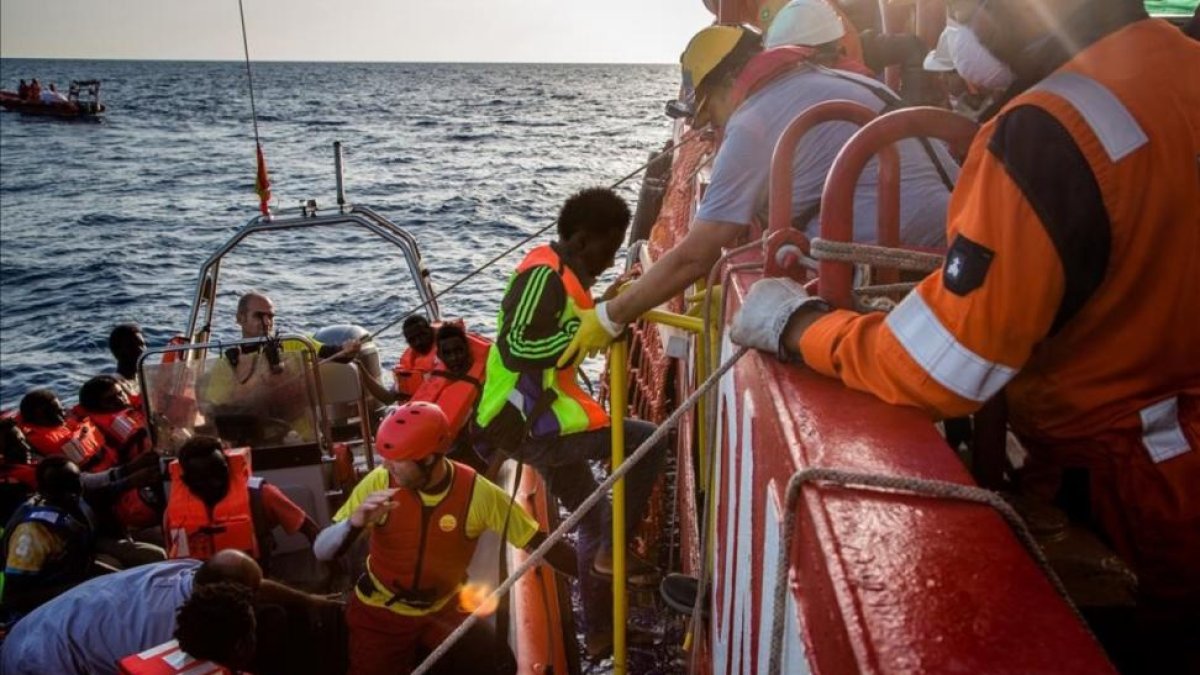 Operación de rescate del barco de Save the Children.